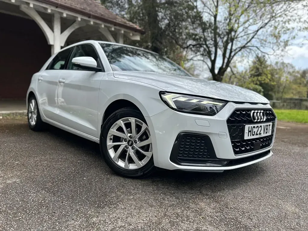 Usado Audi A1 Sportback Sport 110 HP (80 kW) 2022 Branco Citadino