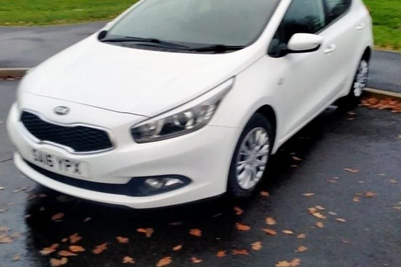 White Used 2016 Kia Ceed Hatchback | £4,895 (Fair price) - Image 1/1