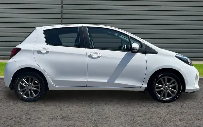 Used Toyota Yaris 99 HP (72 kW) 2016 Hatchback