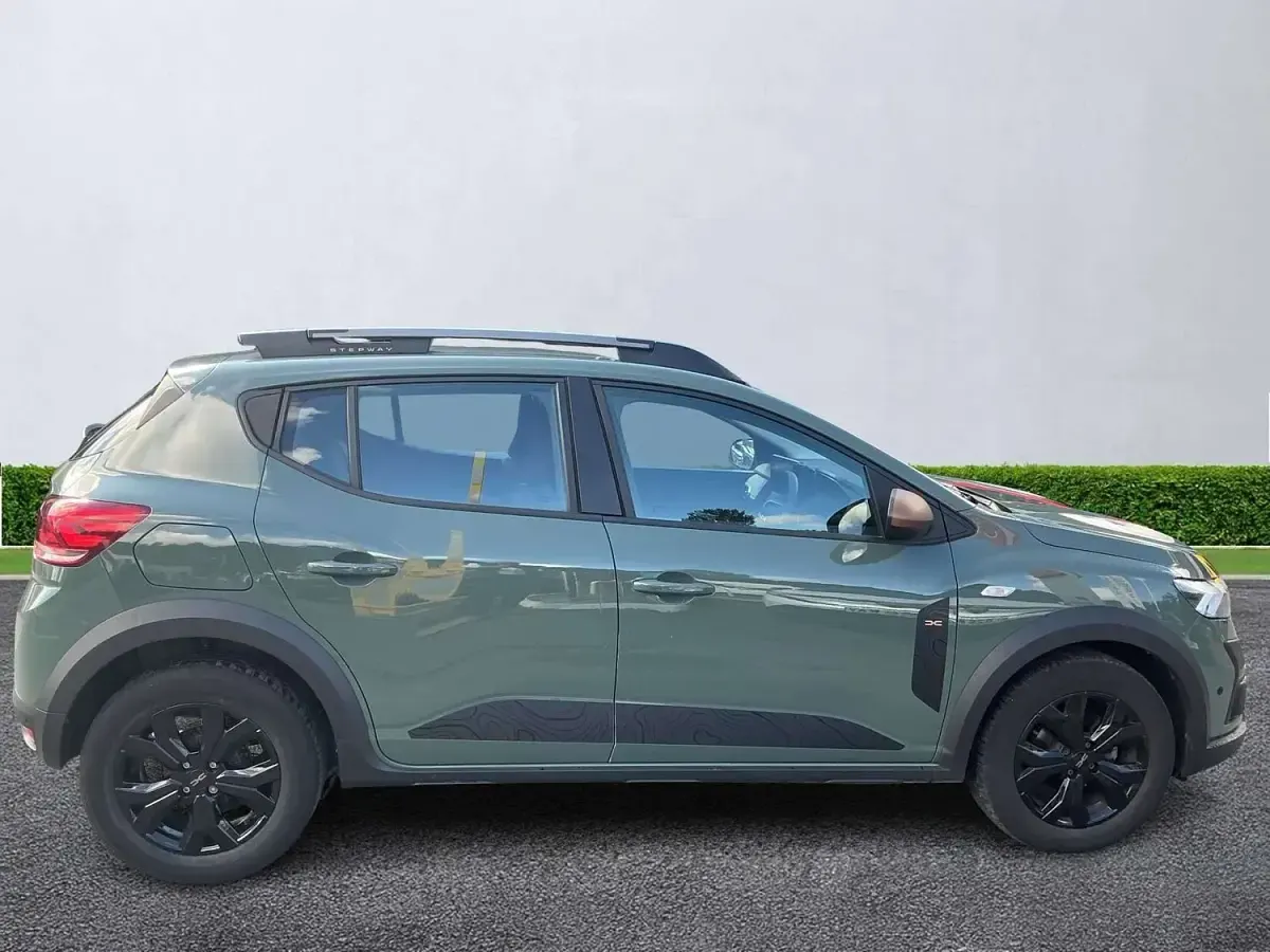 Used Dacia Sandero Extreme 2024 Green Hatchback