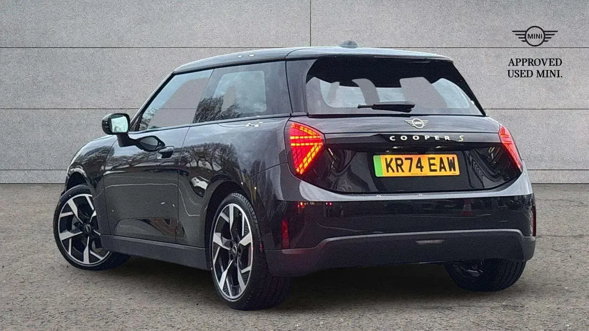 Used Mini Cooper SE Hatch 158 kW (215 HP) 2024 Black Hatchback