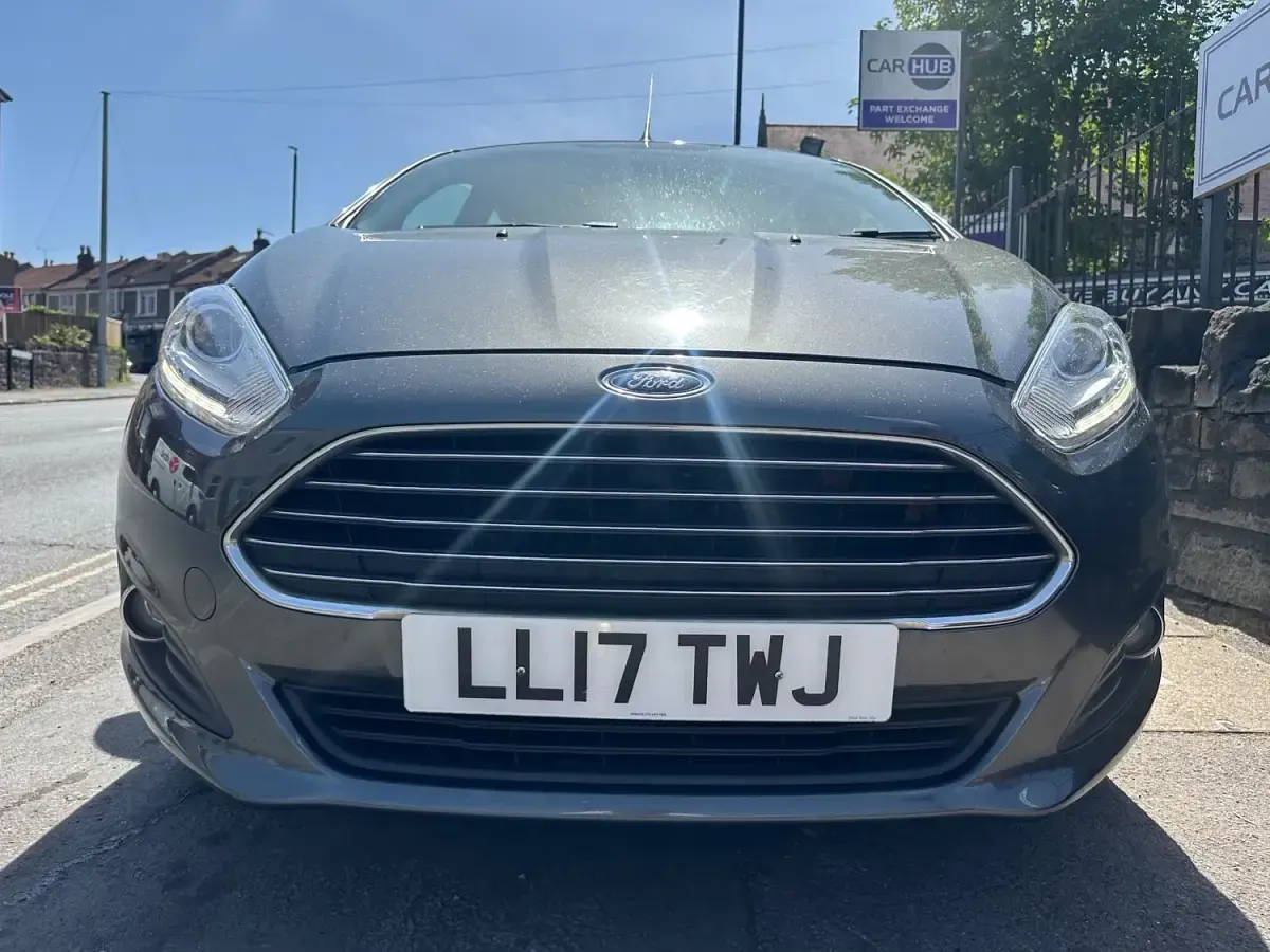 Używany Ford Fiesta Zetec 82 KM (60 kW) 2017 Szary Hatchback