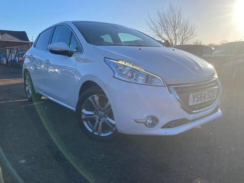 Used Peugeot 208 Allure 82 HP (60 kW) 2015 White Hatchback