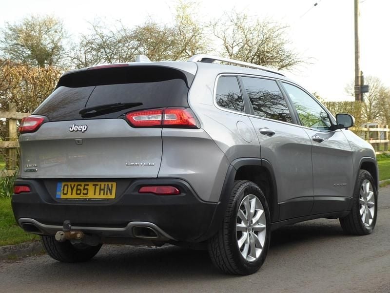 Used Jeep Cherokee Limited 200 HP (147 kW) 2015 Grey SUV