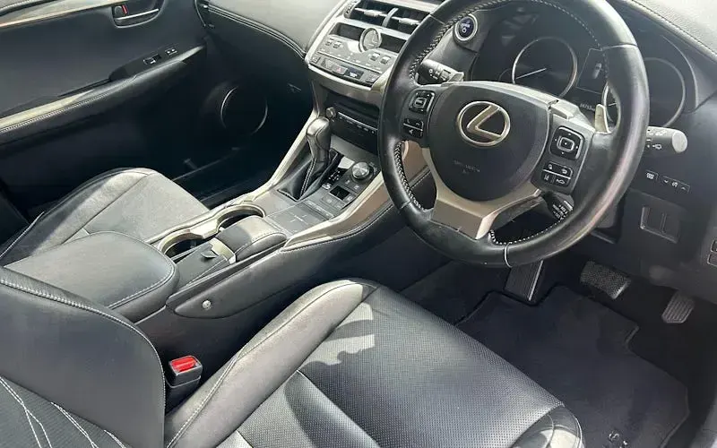 Used Lexus NX300h Luxury Line 197 HP (144 kW) 2018 Black SUV