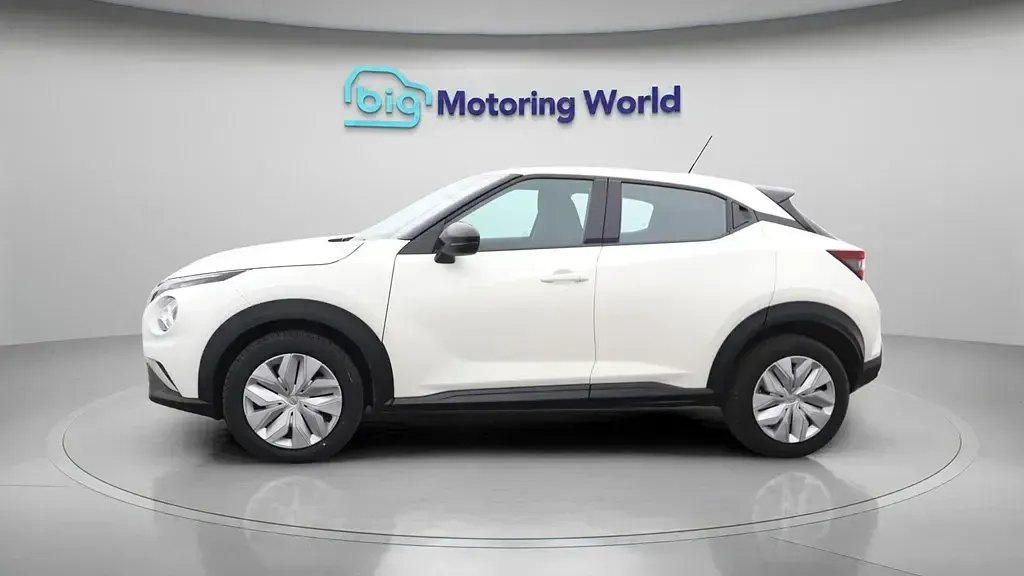 Usado Nissan Juke Acenta 114 HP (83 kW) 2023 Branco SUV
