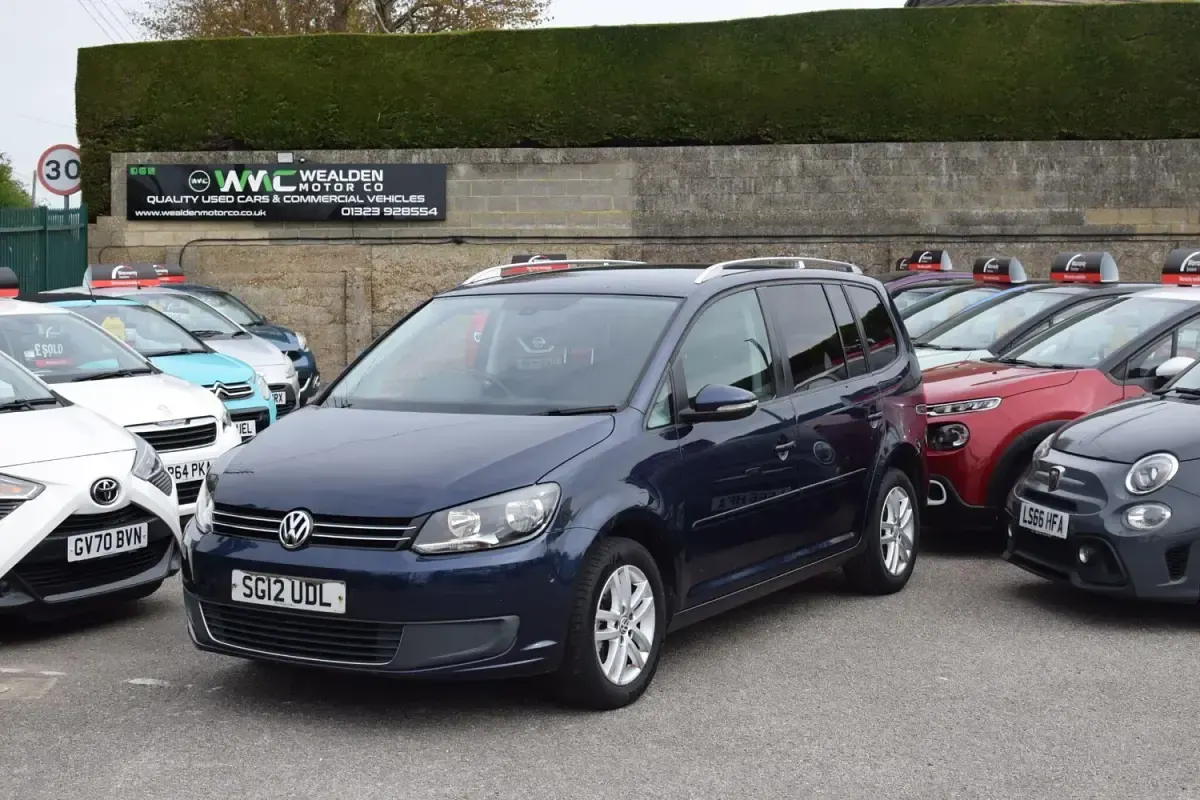 Begagnad VW Touran SE 105 HK (77 kW) 2012 Blå Minibuss