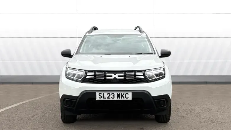 Begagnad Dacia Duster Essentiel 90 HK (66 kW) 2023 Vit SUV