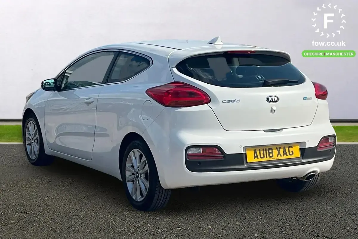 Used Kia ProCeed 136 HP (100 kW) 2018 White Hatchback