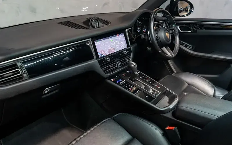 Used Porsche Macan 265 HP (194 kW) 2021 Black SUV