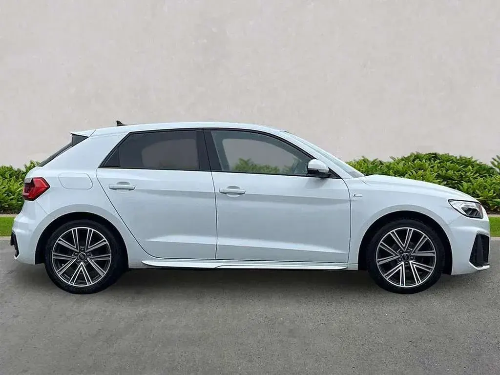 Used Audi A1 S-Line 94 HP (69 kW) 2023 White SUV