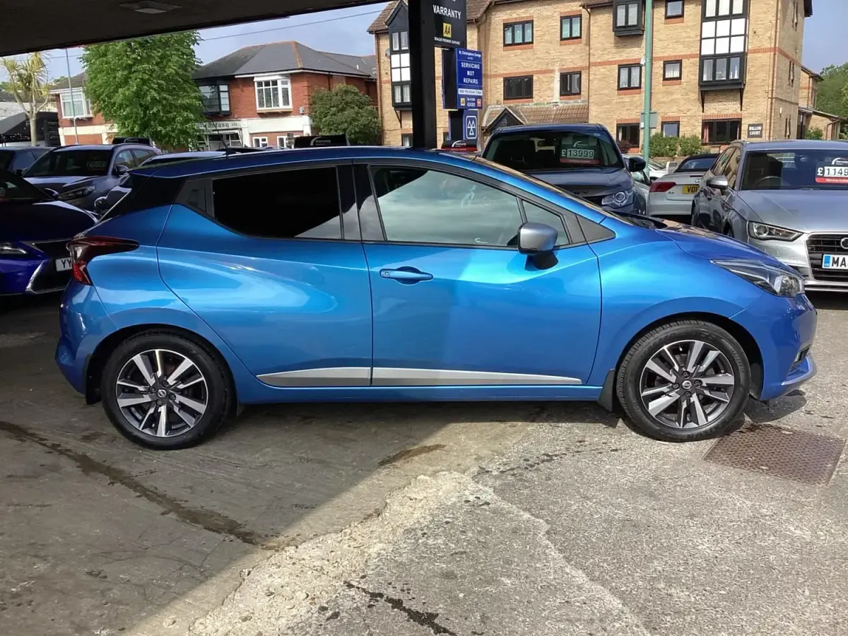 Begagnad Nissan Micra N-Connecta 90 HK (66 kW) 2017 Blå Halvkombi
