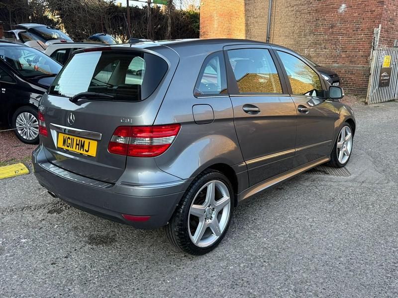 Begagnad Mercedes B180 109 HK (80 kW) 2011 Grå Minibuss