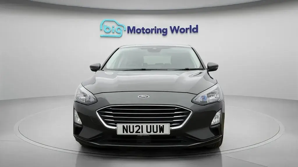 Begagnad Ford Focus Titanium 120 HK (88 kW) 2021 Grå Halvkombi