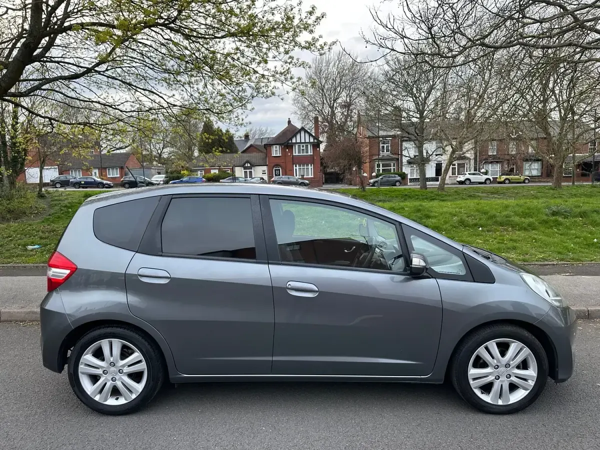 Used Honda Jazz ES 99 HP (72 kW) 2013 Grey Hatchback