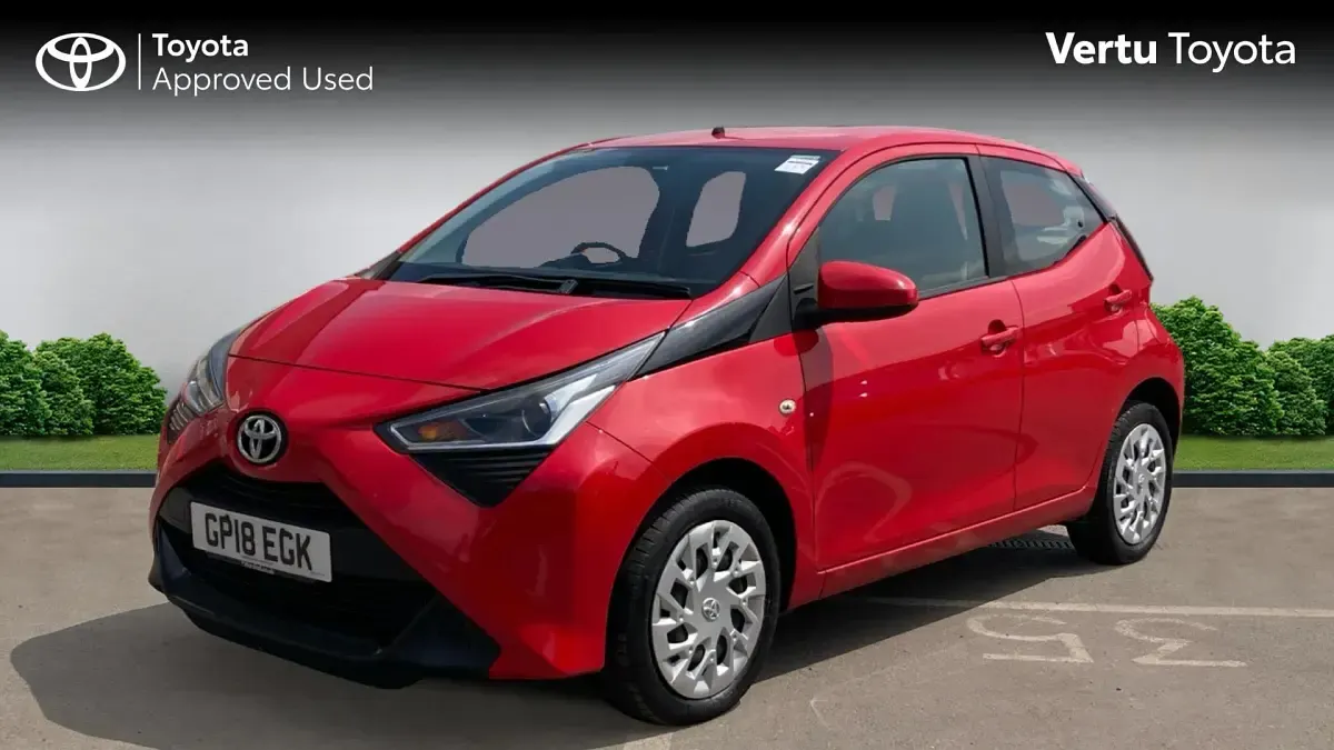 Used Toyota Aygo X-play 72 HP (52 kW) 2018 Red Hatchback