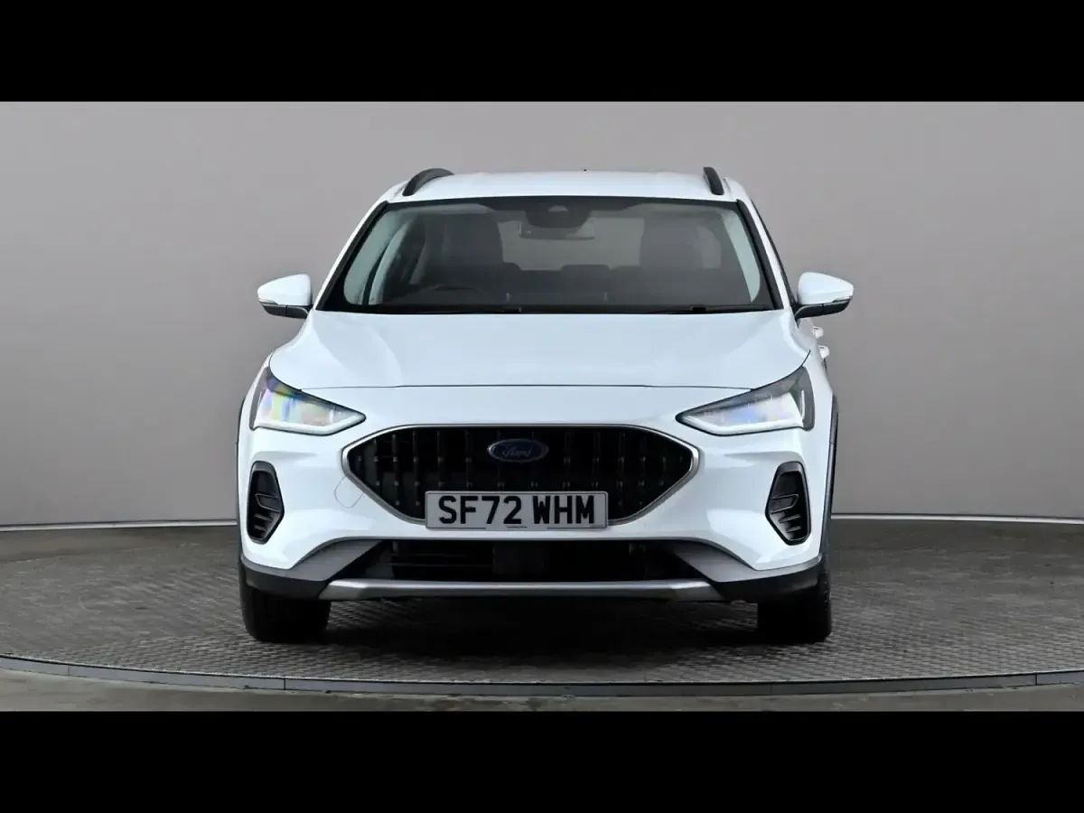 Begagnad Ford Focus Active X 120 HK (88 kW) 2022 Vit Halvkombi