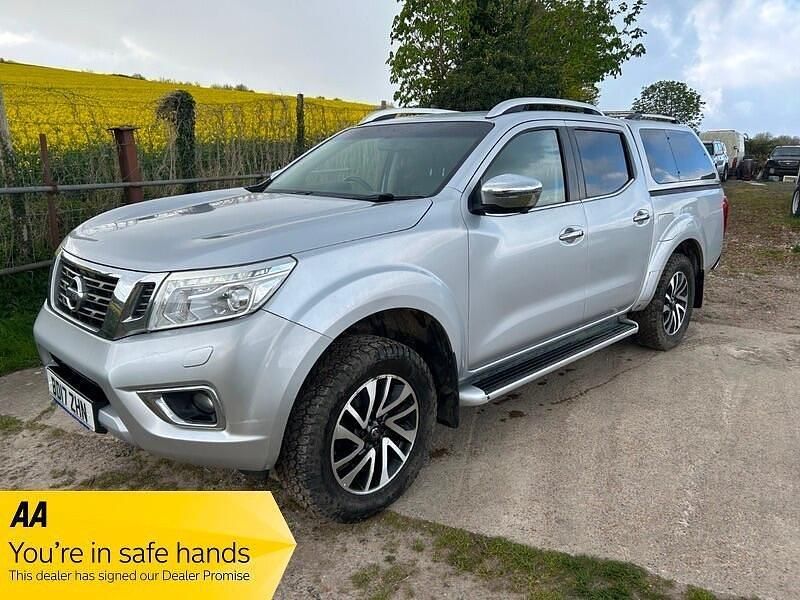 Used Nissan Navara Tekna 190 HP (139 kW) 2017 Silver Pickup