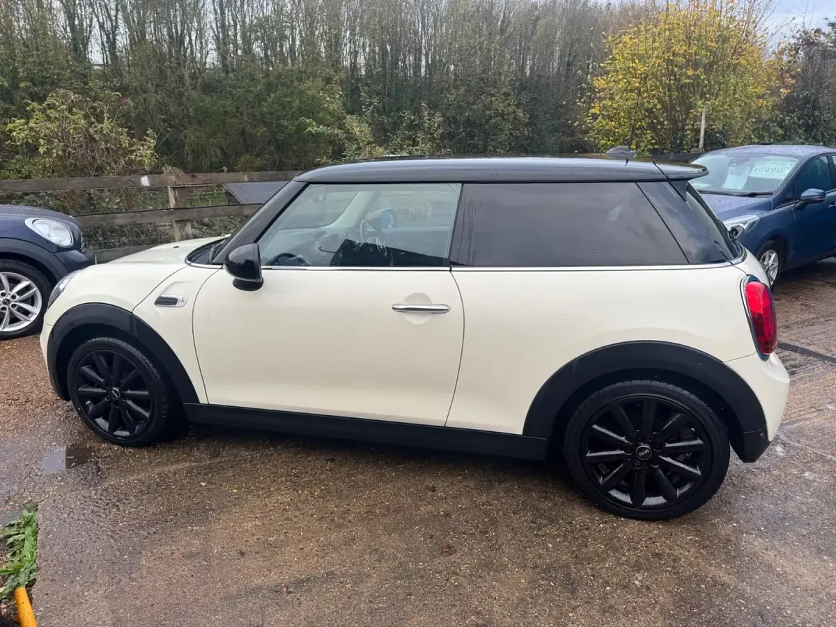 Used Mini Cooper D Hatch 2018 White Hatchback