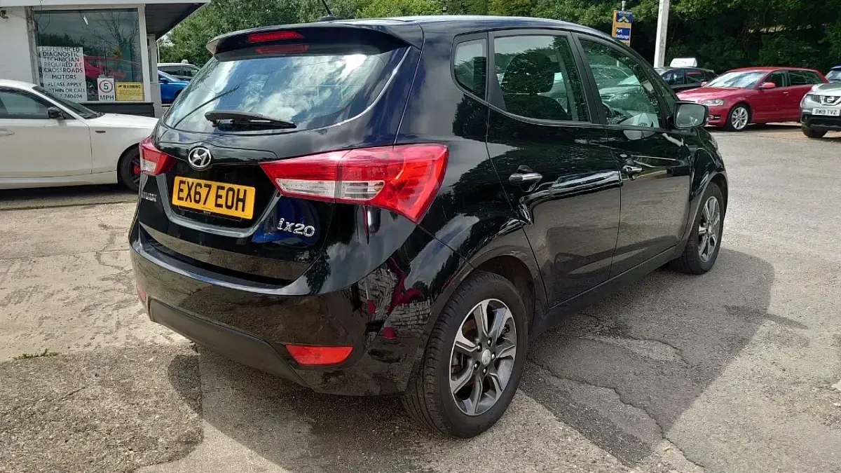 Used Hyundai ix20 SE 90 HP (66 kW) 2017 Black Hatchback