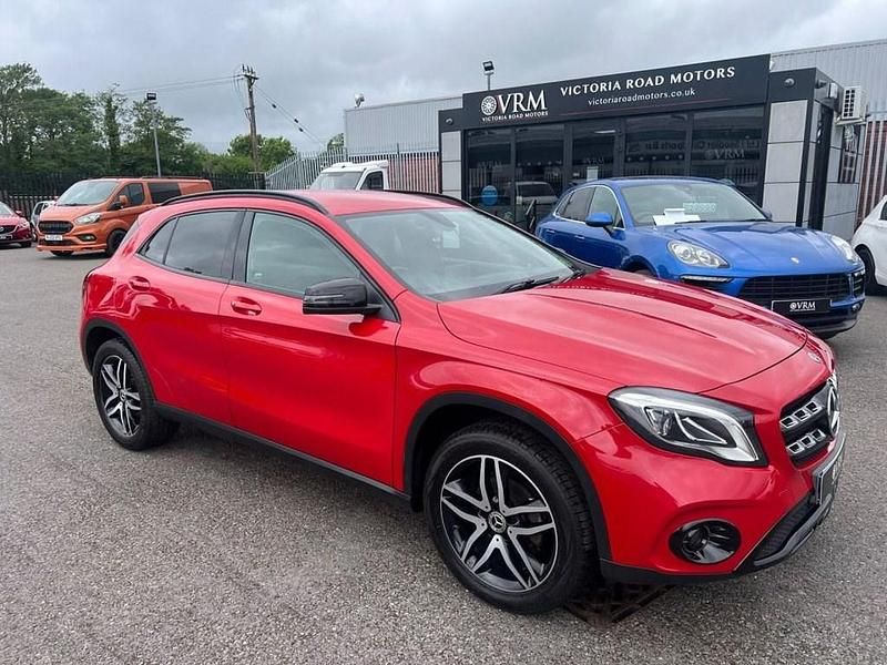 Used Mercedes GLA180 Urban 122 HP (89 kW) 2019 Red SUV