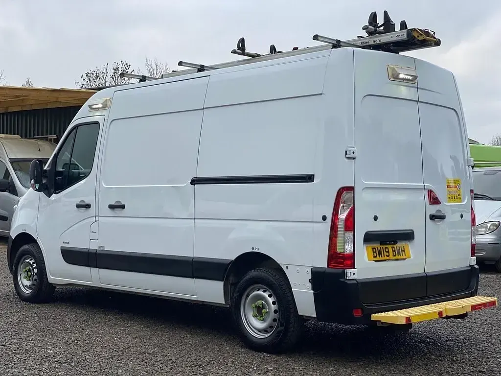 Begagnad Vauxhall Movano 2019 Vit Minibuss