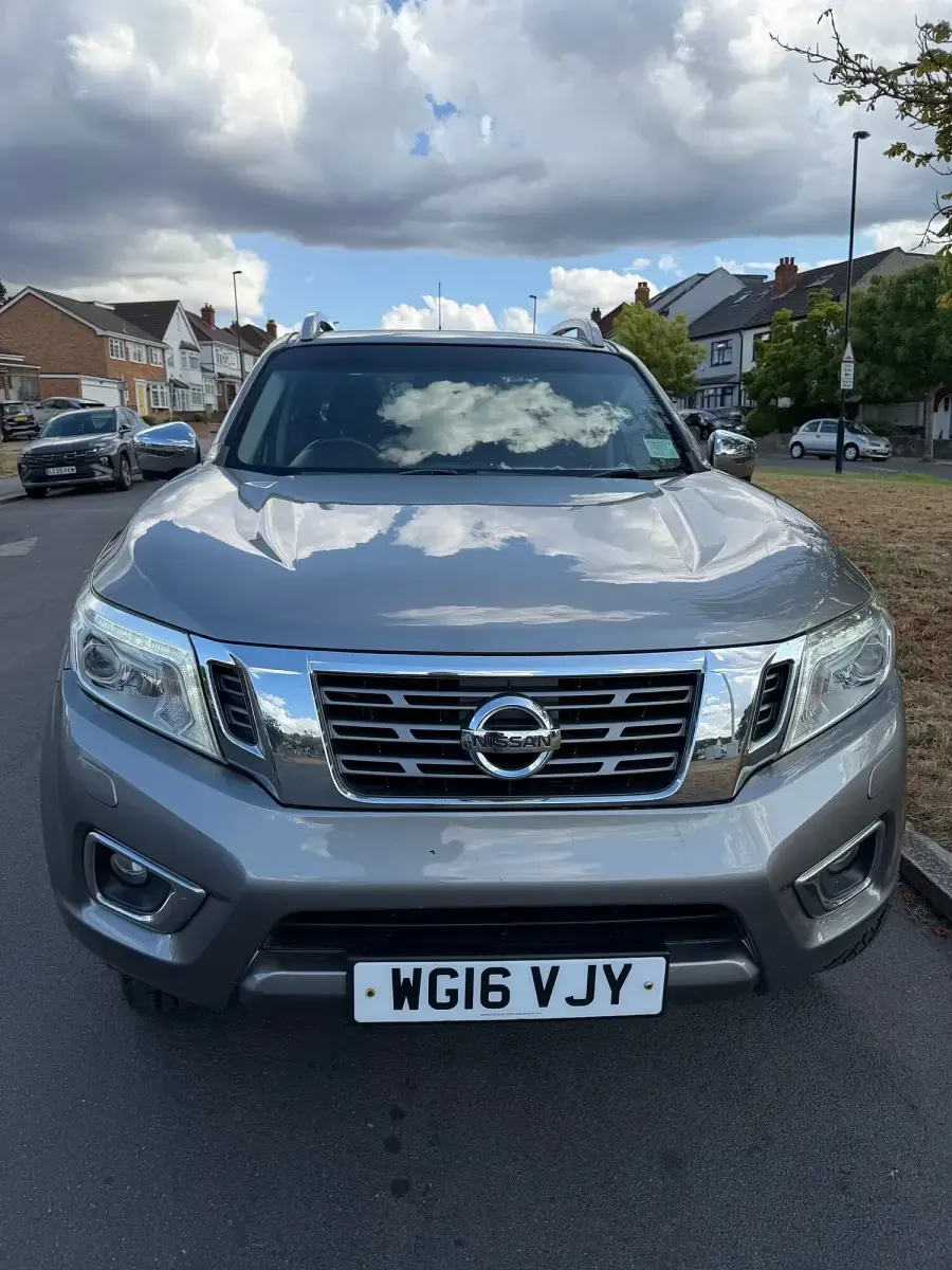Used Nissan Navara Tekna 190 HP (139 kW) 2016 Grey Pickup