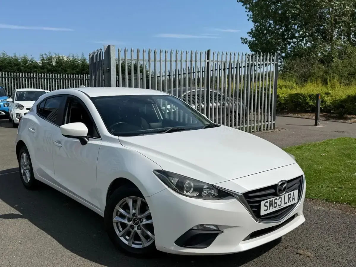 Used Mazda 3 150 HP (110 kW) 2014 White Hatchback