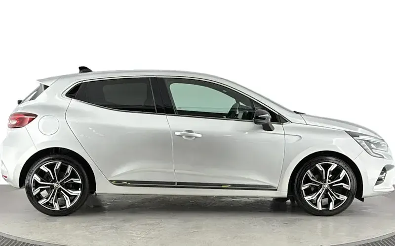 Used Renault Clio Techno 90 HP (66 kW) 2023 Silver Hatchback