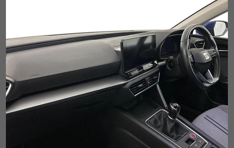 Begagnad Seat Leon SE Dynamic 108 HK (79 kW) 2021 Blå Halvkombi
