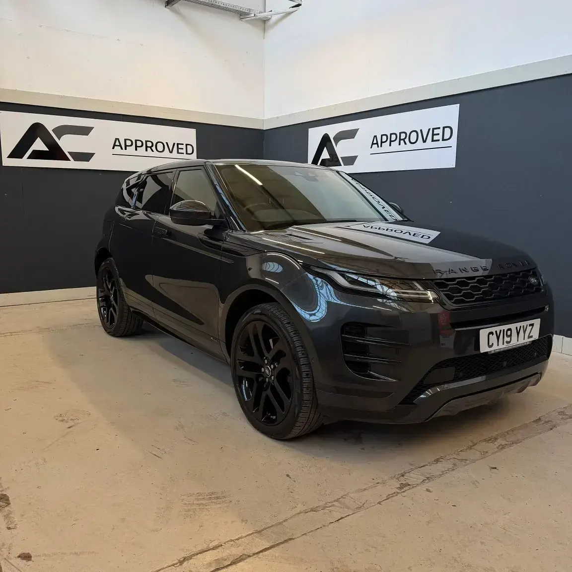 Used Land Rover Range Rover evoque HSE Dynamic 249 HP (183 kW) 2019 Grey SUV