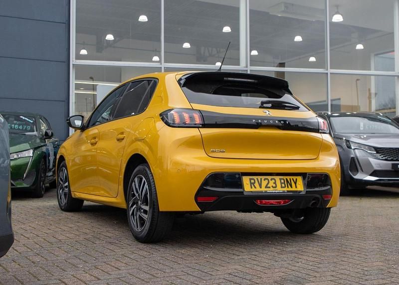 Used Peugeot 208 Allure+ 99 HP (72 kW) 2023 Yellow Hatchback