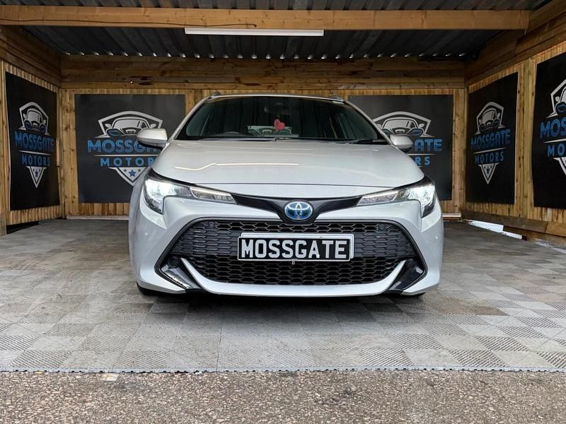 Used Toyota Corolla 122 HP (89 kW) 2019 Silver Estate