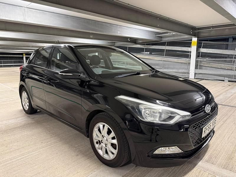 Used Hyundai i20 SE 84 HP (61 kW) 2016 Black Hatchback