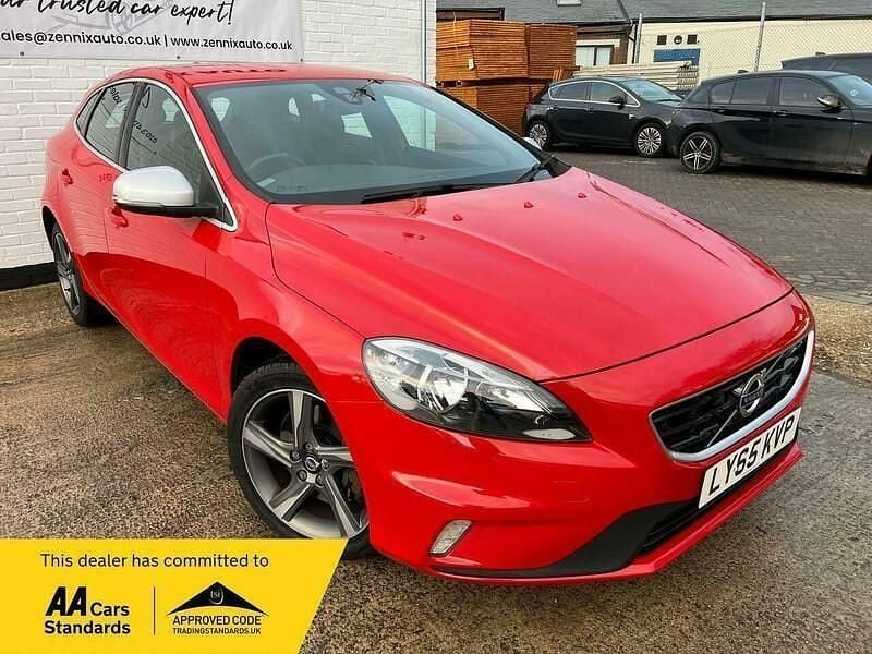 Used Volvo V40 R-Design 122 HP (89 kW) 2016 Red Hatchback