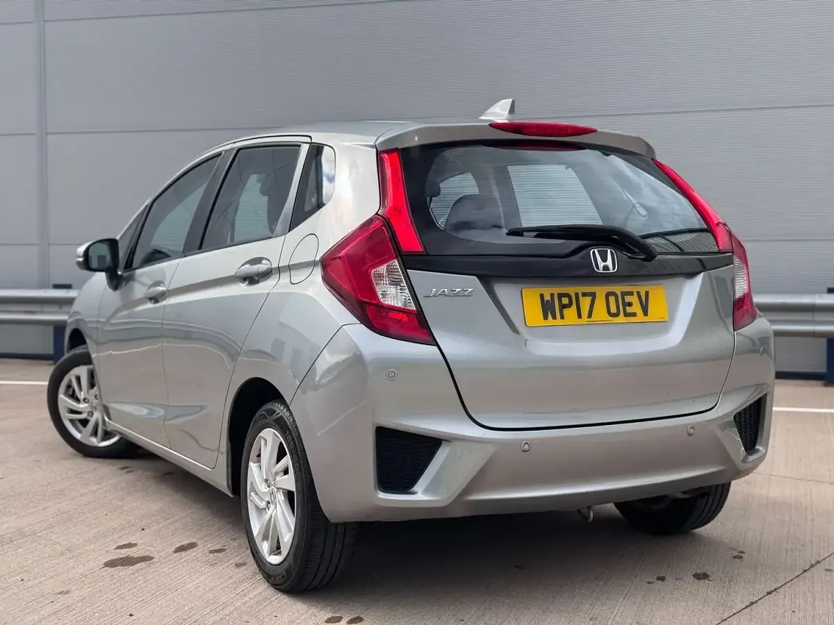 Used Honda Jazz SE 102 HP (75 kW) 2017 Silver Hatchback