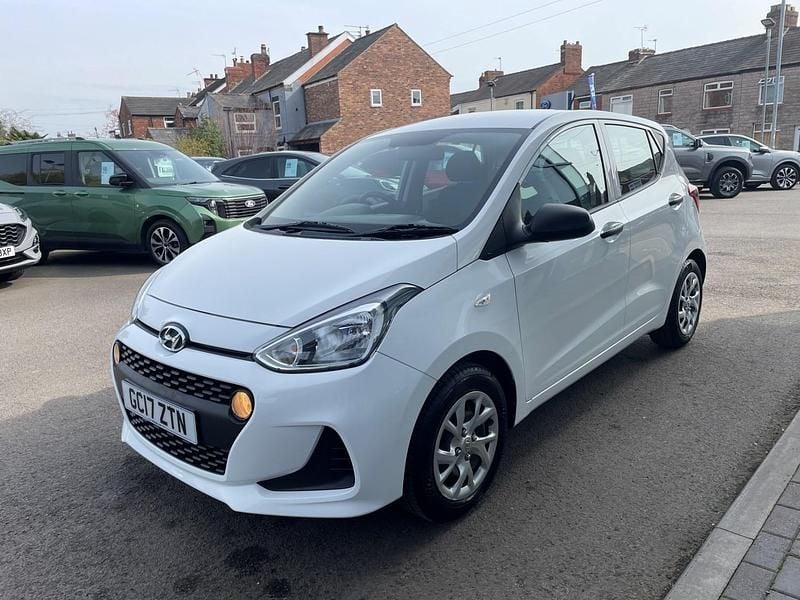 Used Hyundai i10 66 HP (48 kW) 2017 White Hatchback