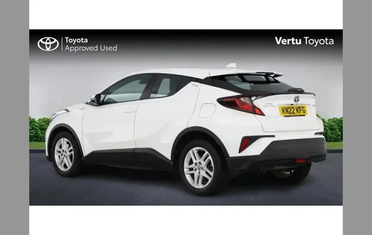 Used Toyota C-HR 122 HP (89 kW) 2022 White SUV
