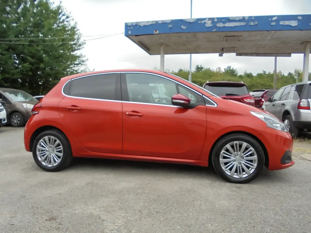 Used Peugeot 208 Allure 2017 Orange Hatchback