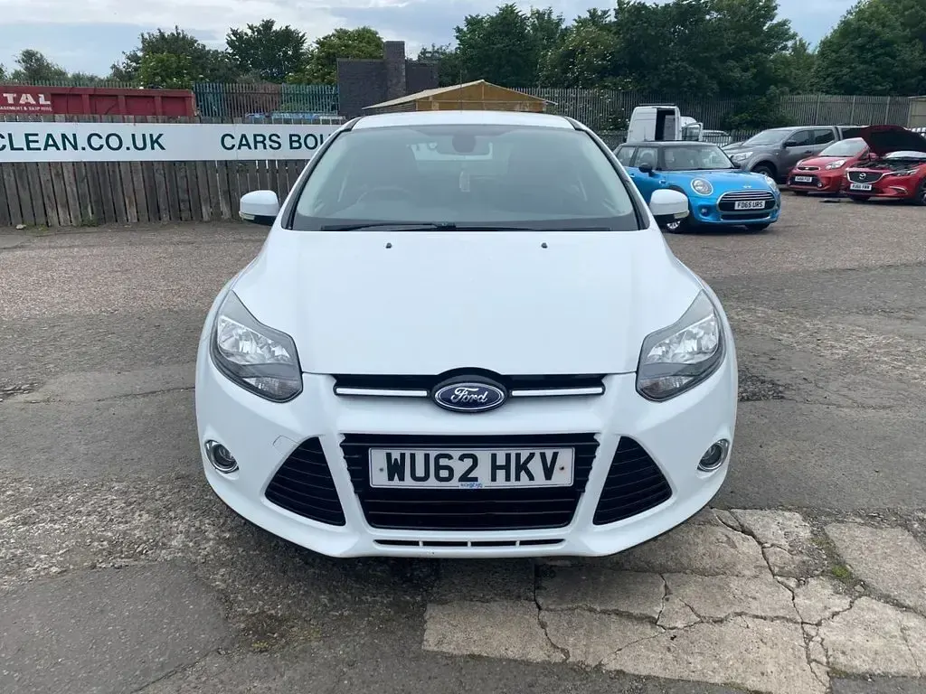 Used Ford Focus Titanium 100 HP (73 kW) 2012 White Hatchback