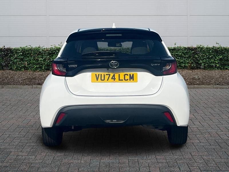 Second-hand Toyota Yaris Hybrid 2024 Alb Hatchback
