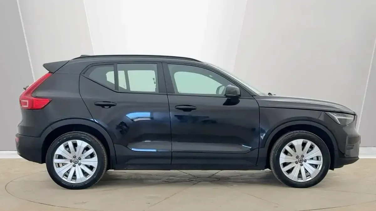 Used Volvo EX40 Core 175 kW (238 HP) 2025 Onyx black SUV