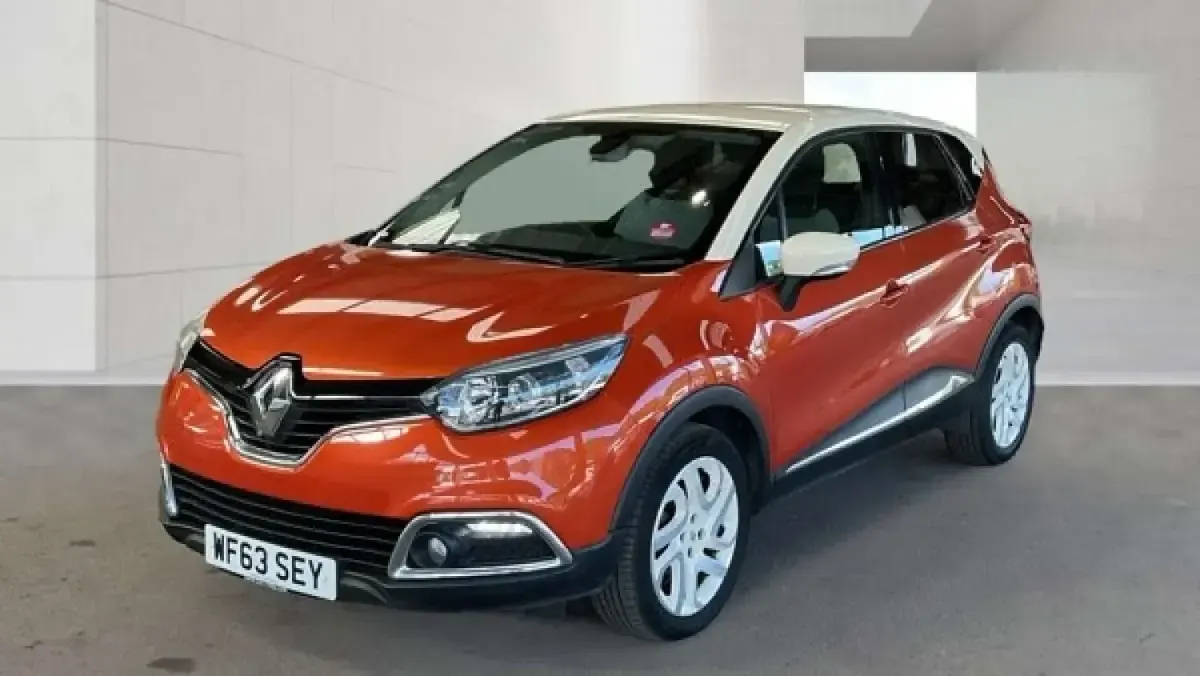 Used Renault Captur Dynamique 90 HP (66 kW) 2013 Orange and cream SUV