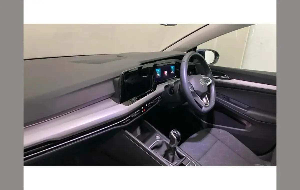 Używany VW Golf VIII Life 150 KM (110 kW) 2023 Niebieski Hatchback
