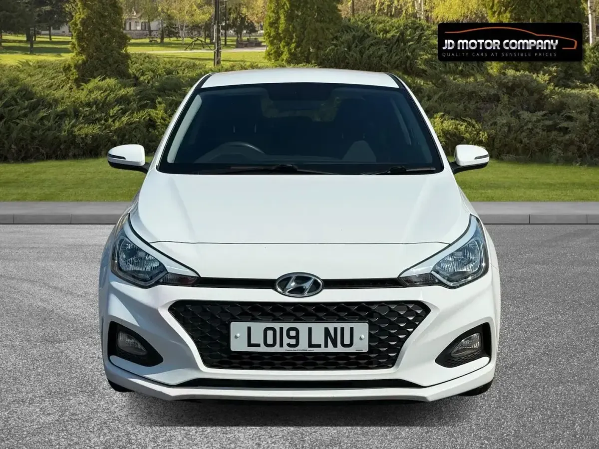 Used Hyundai i20 83 HP (61 kW) 2019 White Hatchback