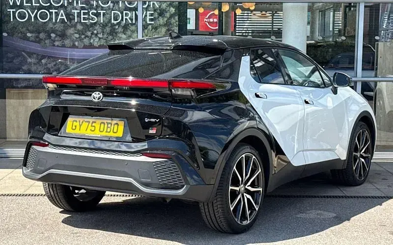 Used Toyota C-HR Premium 197 HP (144 kW) 2025 White SUV