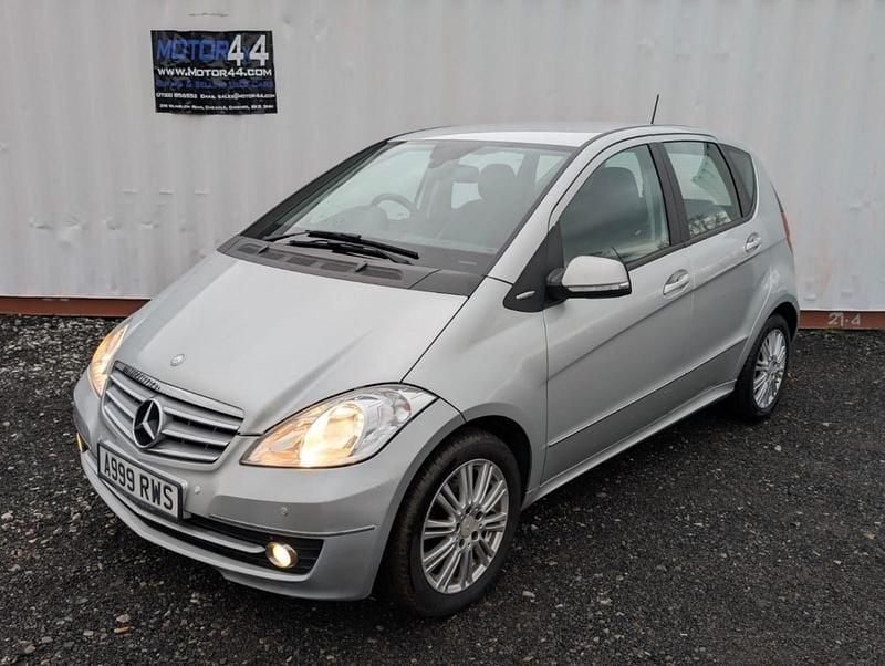 Used Mercedes A160 Elegance 95 HP (69 kW) 2011 Silver Hatchback