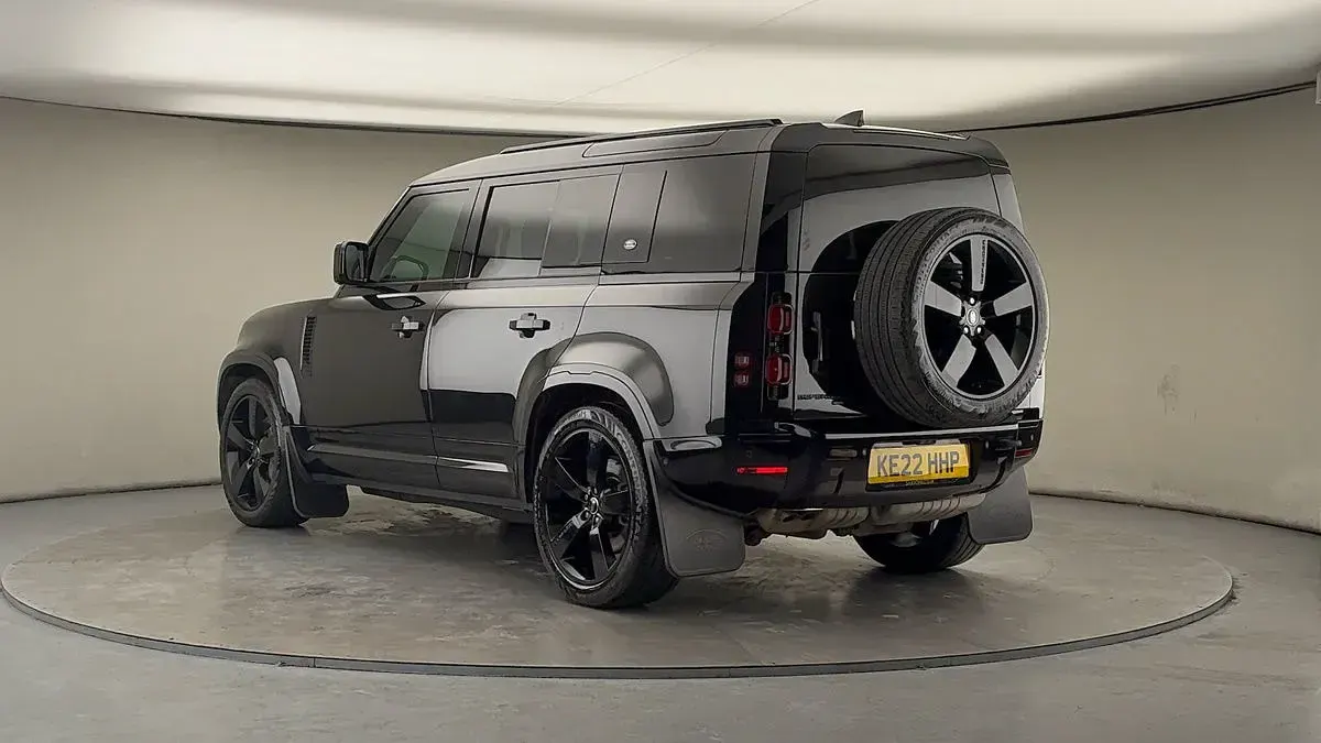 Used Land Rover Defender HSE Dynamic 300 HP (220 kW) 2022 Santorini black SUV