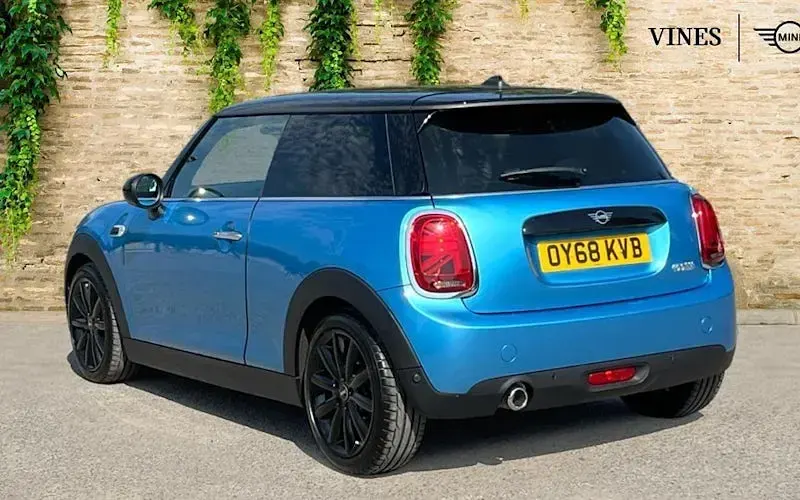 Used Mini Cooper Hatch 136 HP (100 kW) 2018 Blue Hatchback