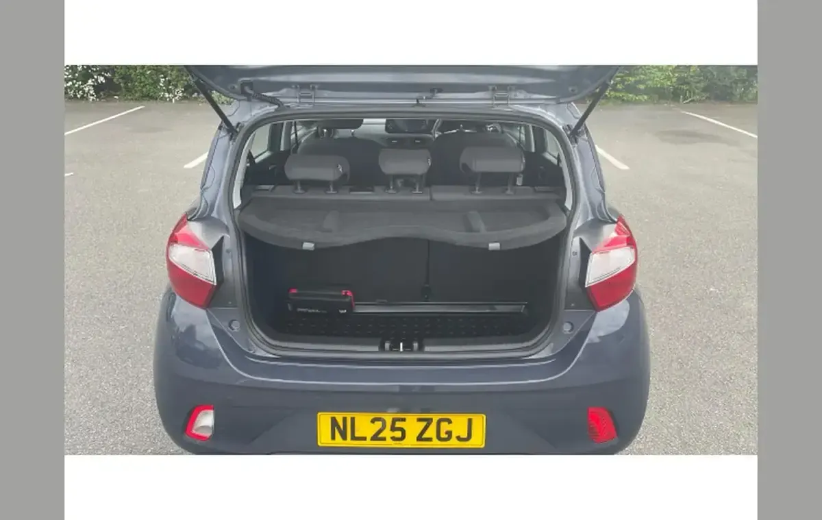 Używany Hyundai i10 Advanced 63 KM (46 kW) 2025 Szary Hatchback